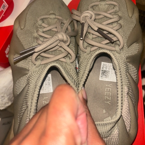 Yeezy - Picture 6 of 6